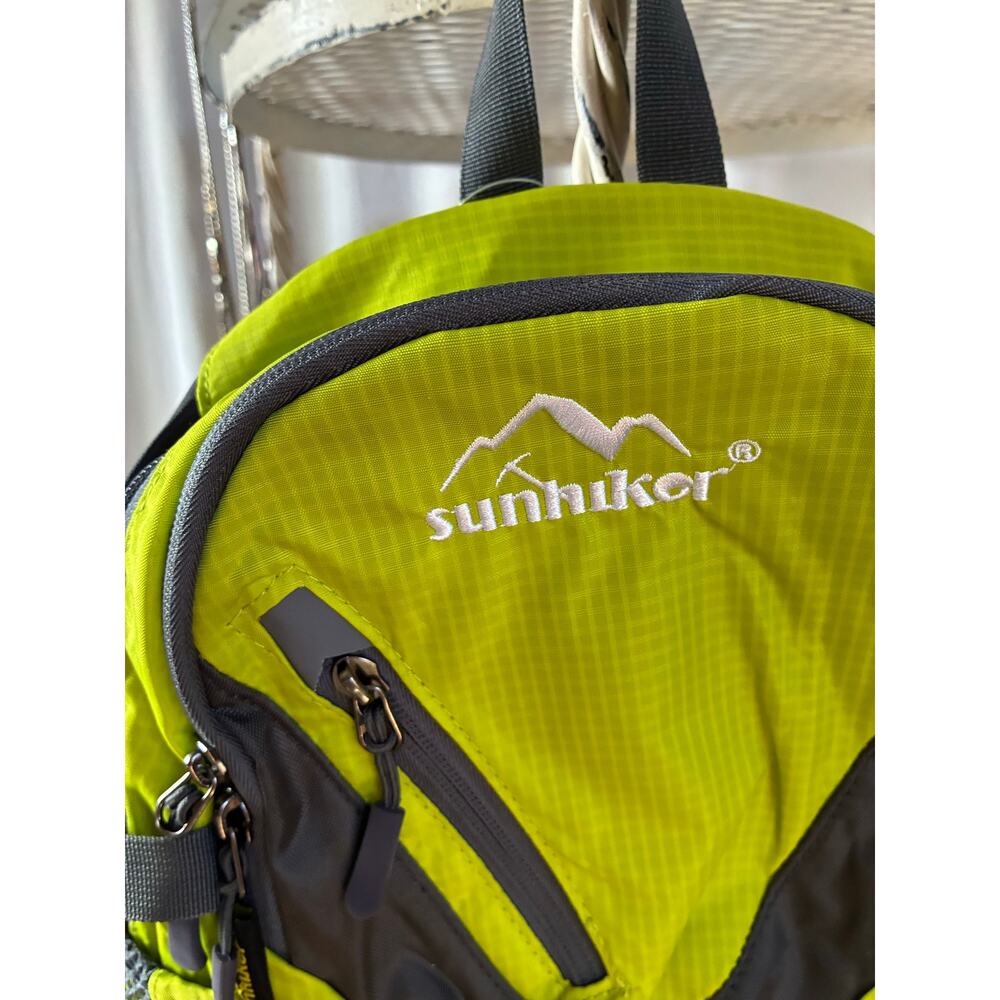 Sunhiker Backpack Daytrip Bag Multiple Pockets Water Bottle Holder Adjustable - Picture 3 of 8